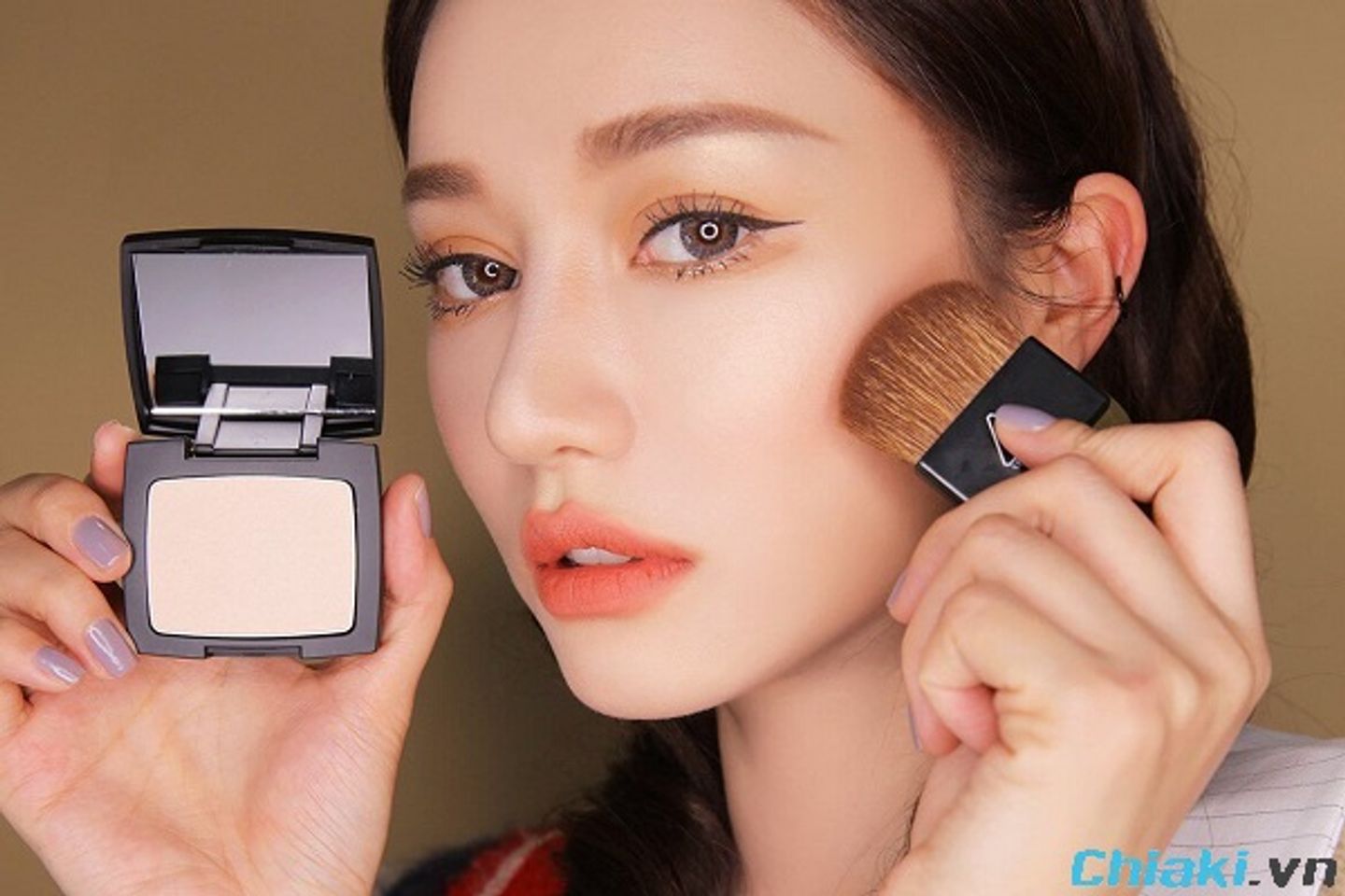 c&aacute;c bước trang điểm cho da kh&ocirc;, trang điểm cho da kh&ocirc;, c&aacute;c bước trang điểm cơ bản cho da kh&ocirc;, c&aacute;ch trang điểm cho da kh&ocirc;, c&aacute;ch trang điểm cho da kh&ocirc;ng bị mốc, bộ trang điểm d&agrave;nh cho da kh&ocirc;, c&aacute;c bước trang điểm c&oacute; bản cho da kh&ocirc;