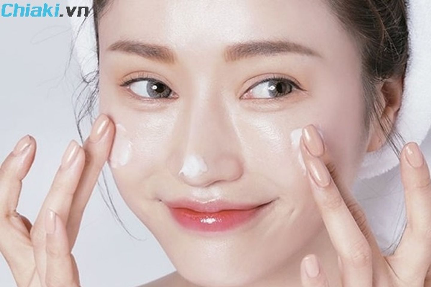 c&aacute;c bước trang điểm cho da kh&ocirc;, trang điểm cho da kh&ocirc;, c&aacute;c bước trang điểm cơ bản cho da kh&ocirc;, c&aacute;ch trang điểm cho da kh&ocirc;, c&aacute;ch trang điểm cho da kh&ocirc;ng bị mốc, bộ trang điểm d&agrave;nh cho da kh&ocirc;, c&aacute;c bước trang điểm c&oacute; bản cho da kh&ocirc;