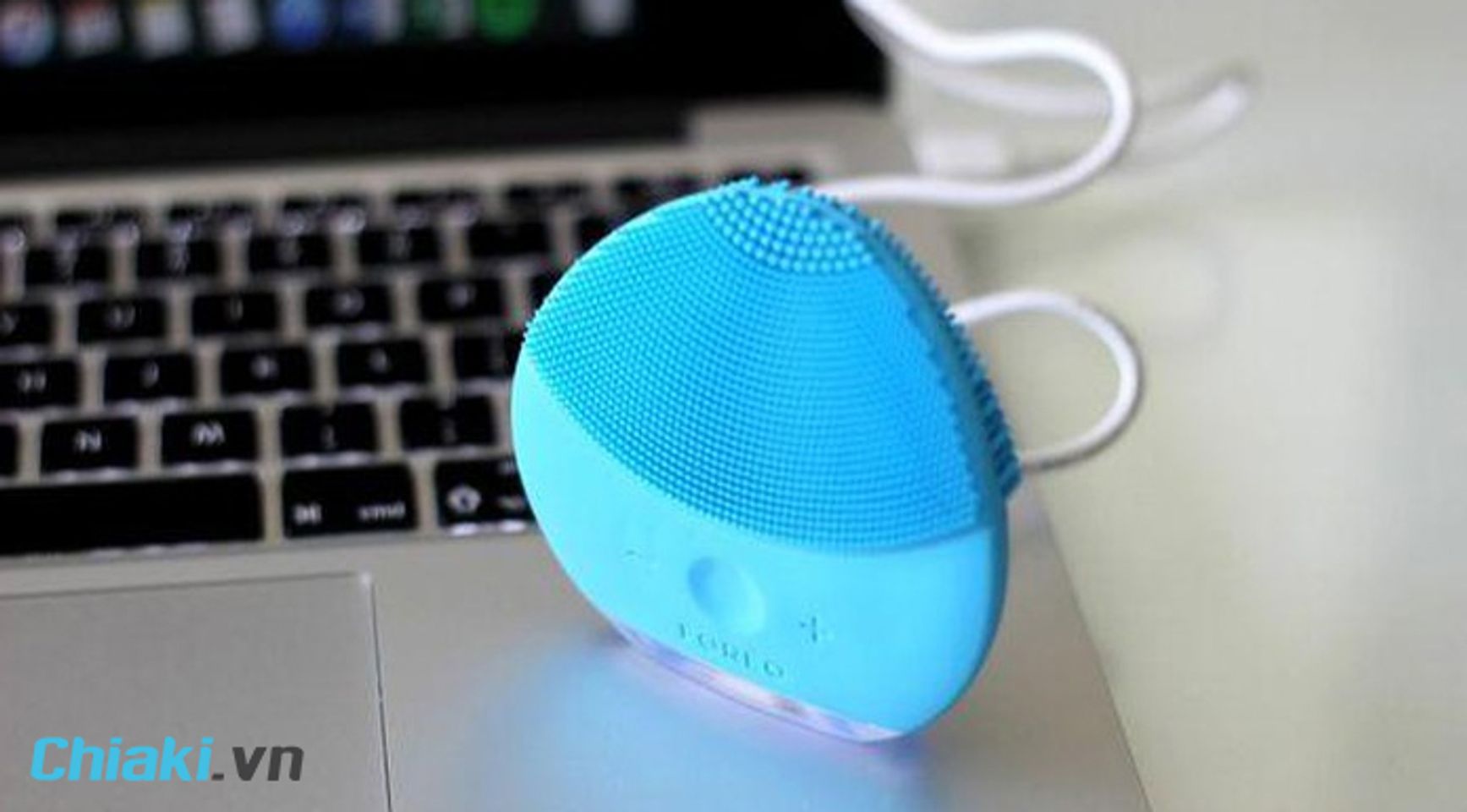 C&aacute;ch sạc pin m&aacute;y rửa mặt Foreo