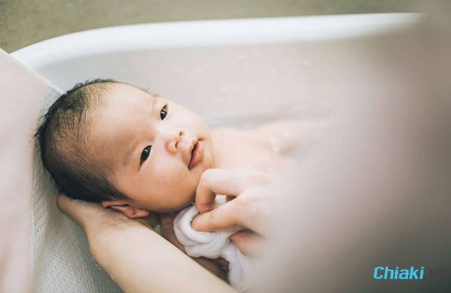 N&ecirc;n sử dụng sữa tắm gội cho b&eacute; để gi&uacute;p da lu&ocirc;n sạch khỏe v&agrave; thơm tho