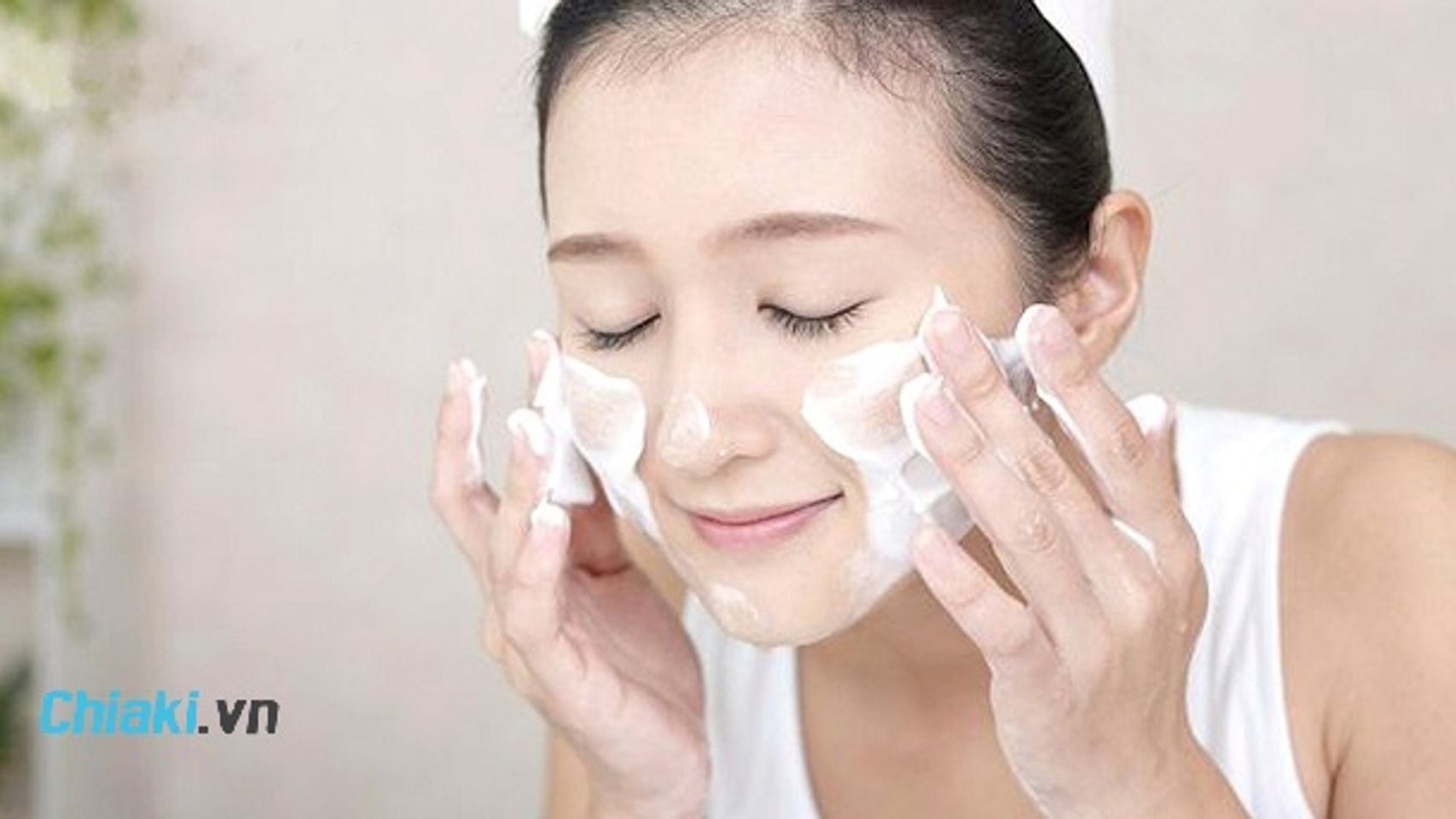 c&aacute;c bước sử dụng sữa rửa mặt cho da kh&ocirc; nhạy cảm