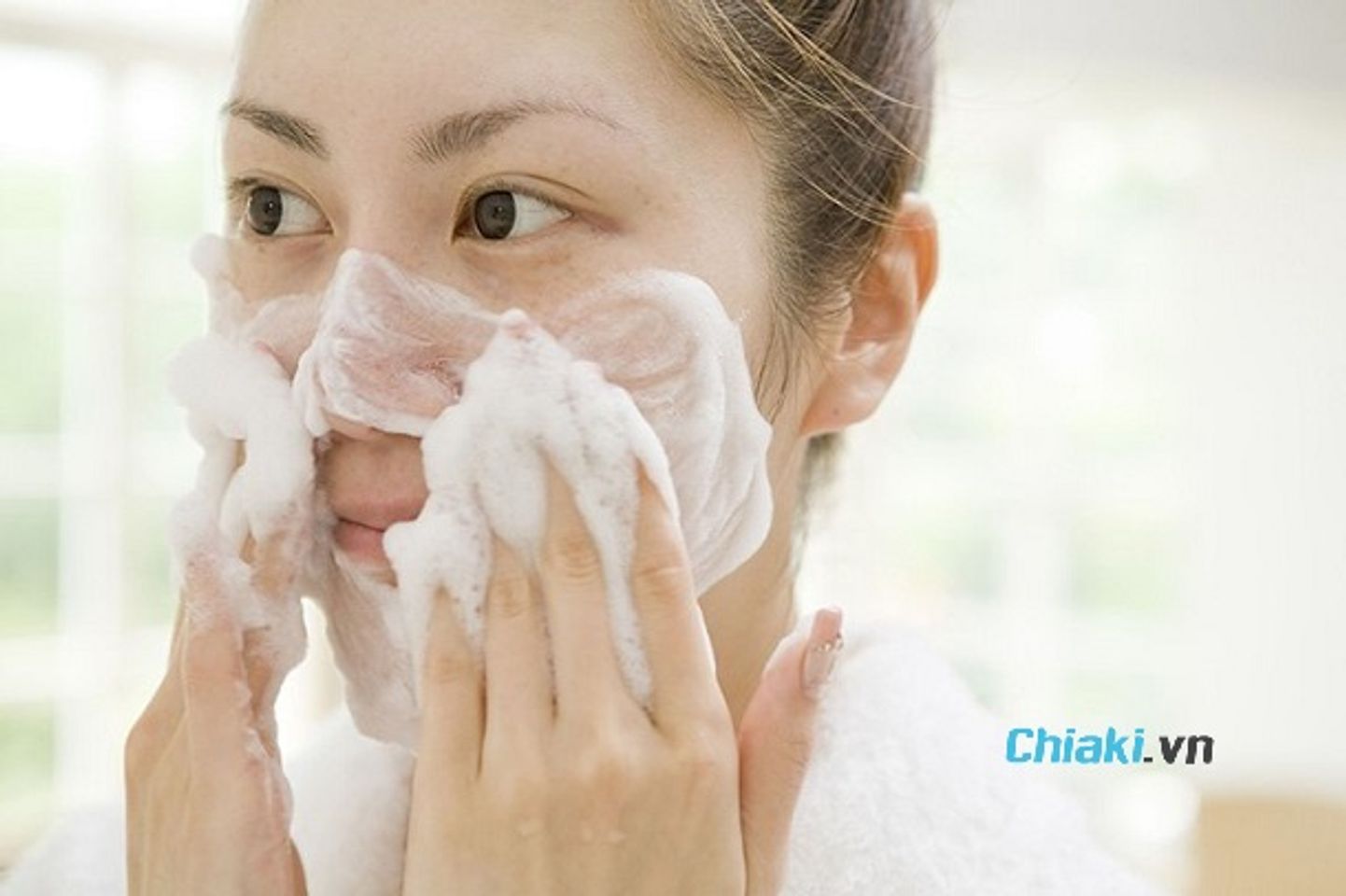 ưu điểm khi d&ugrave;ng sữa rửa mặt cho da kh&ocirc; mụn