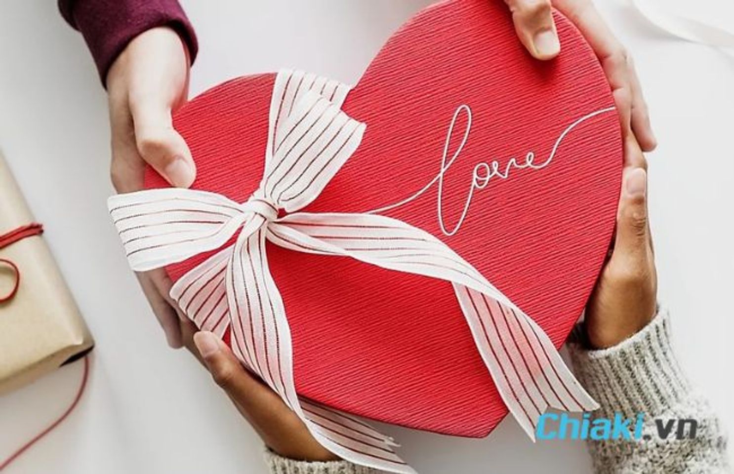 14/3 ai tặng qu&agrave; cho ai