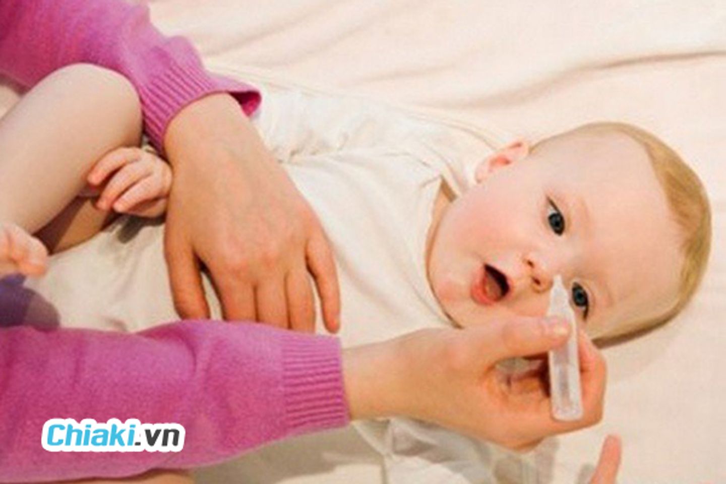 Top 5 thuốc nhỏ mắt cho trẻ sơ sinh tốt được bác sĩ khuyên dùng