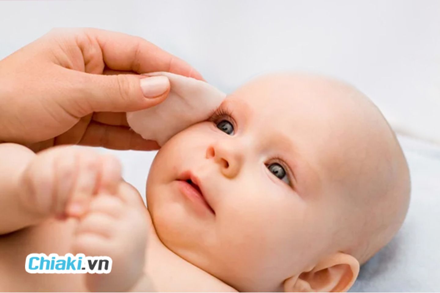 Top 5 thuốc nhỏ mắt cho trẻ sơ sinh tốt được bác sĩ khuyên dùng