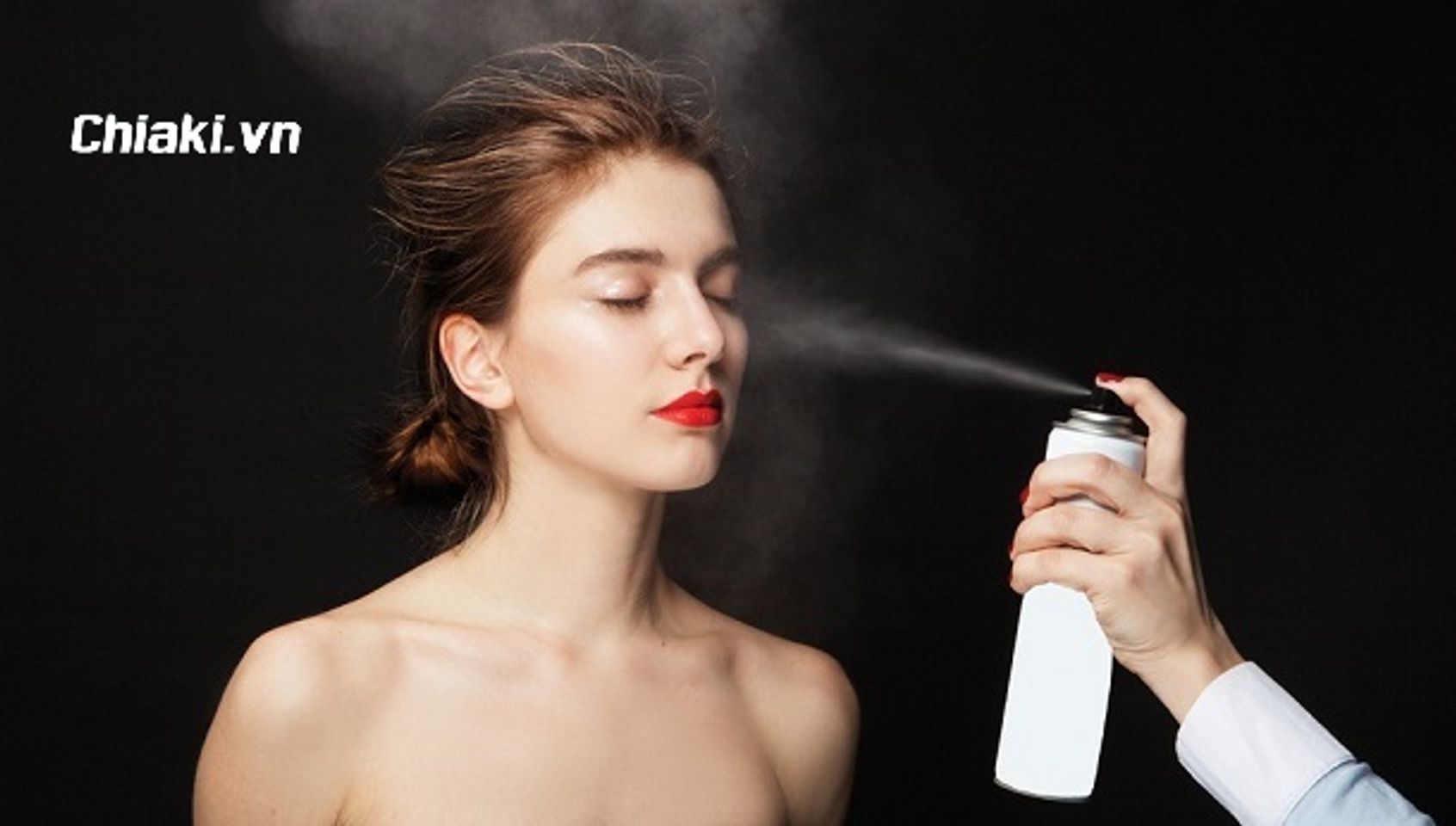 Hướng dẫn chọn xịt kho&aacute;ng giữ lớp trang điểm chuẩn