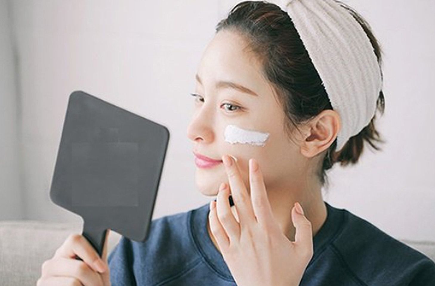 N&ecirc;n b&ocirc;i kem chống nắng trước hay sau kem dưỡng