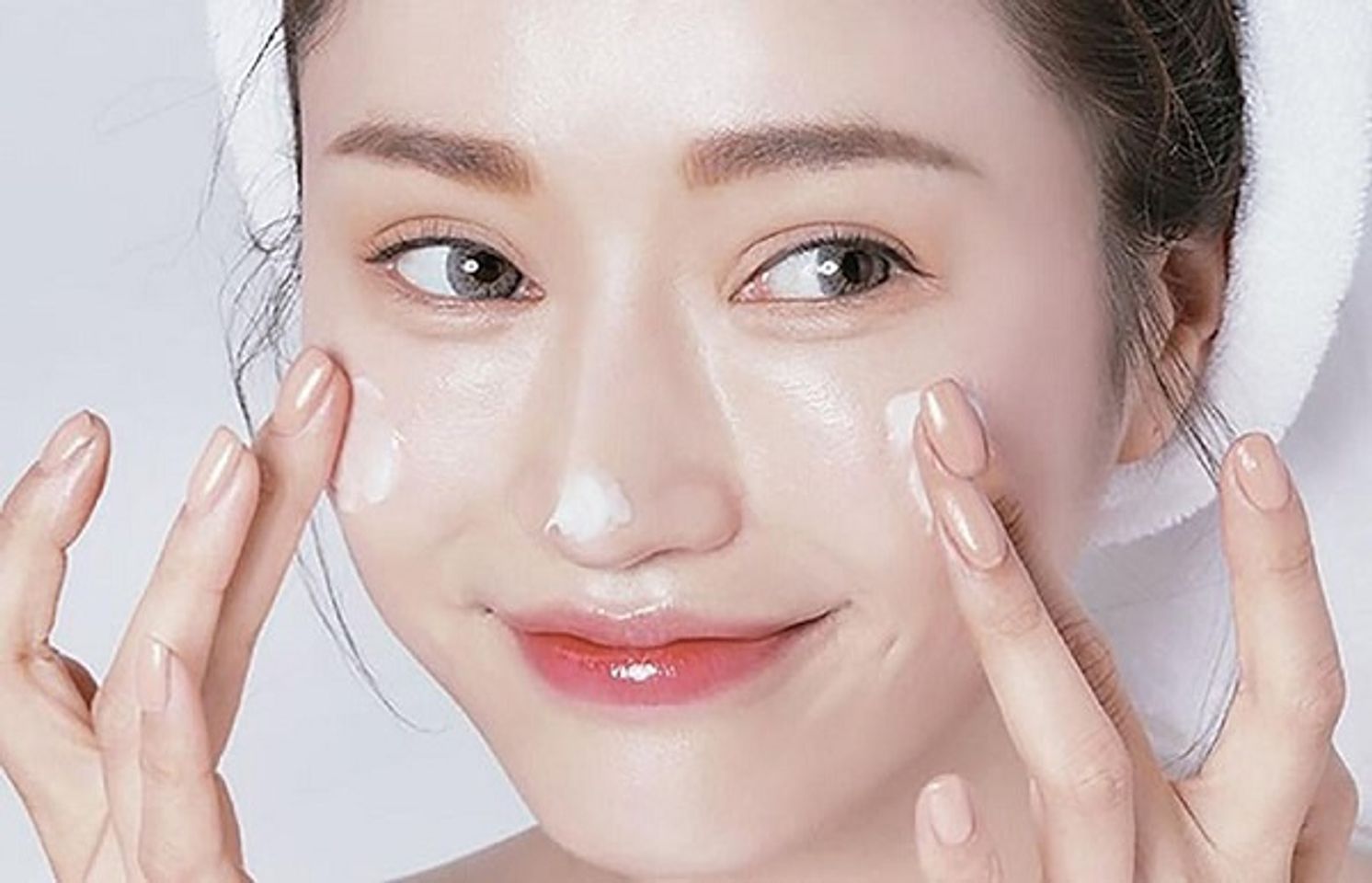 Top 10 kem chống nắng cho da thường nên dùng hiện nay
