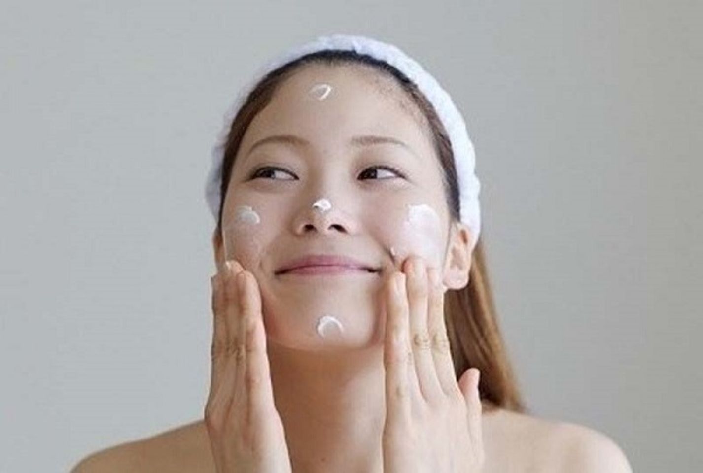 Hướng dẫn c&aacute;ch sử dụng kem chống nắng vật l&yacute;