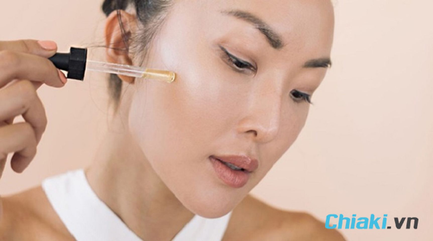 Kh&ocirc;ng n&ecirc;n d&ugrave;ng vitamin C để skincare sau khi peel da