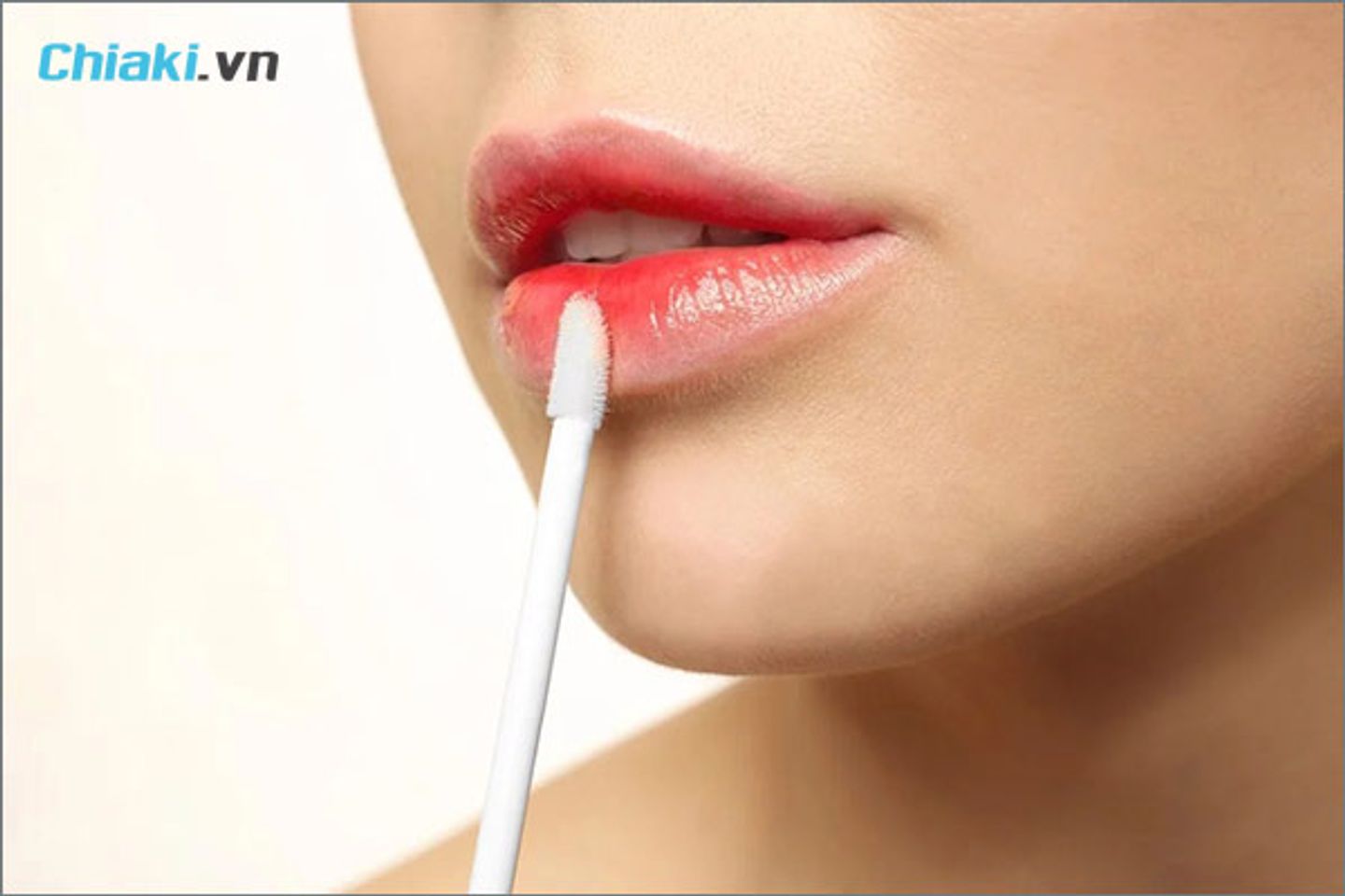 C&aacute;ch đ&aacute;nh son nước kiểu l&ograve;ng m&ocirc;i