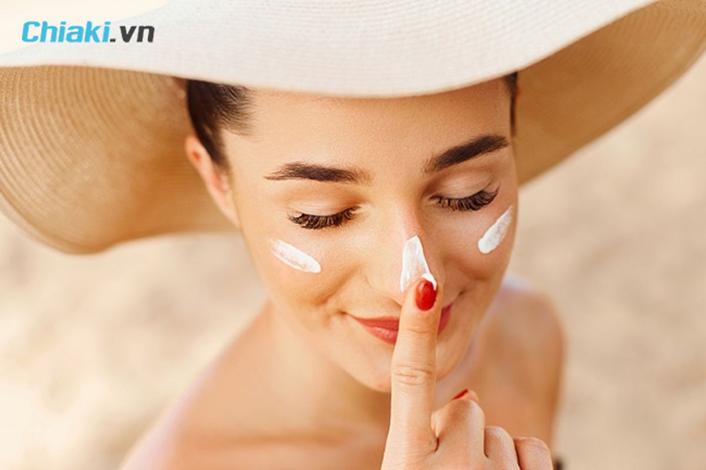 C&aacute;c bước skincare sau khi peel da thoa kem chống nắng