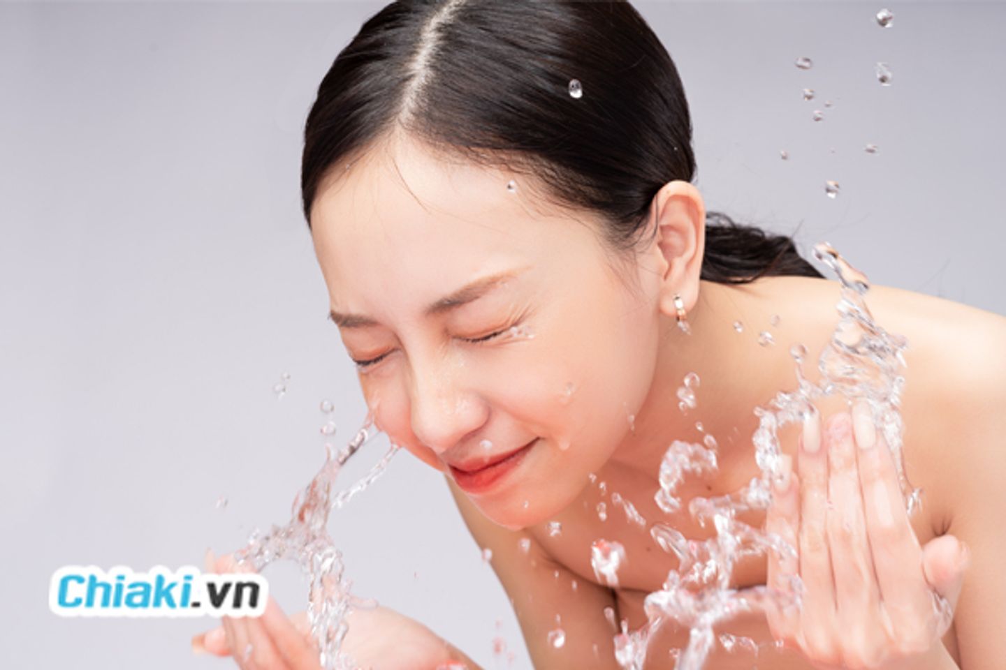N&ecirc;n d&ugrave;ng sữa rửa mặt khi n&agrave;o tốt?