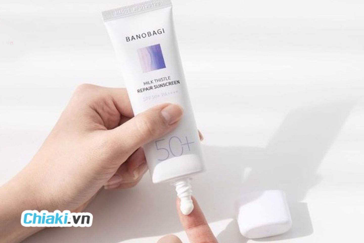 Chất kem của sản phẩm chống nắng Banobagi Milk mịn m&agrave;ng, m&agrave;u trắng sữa