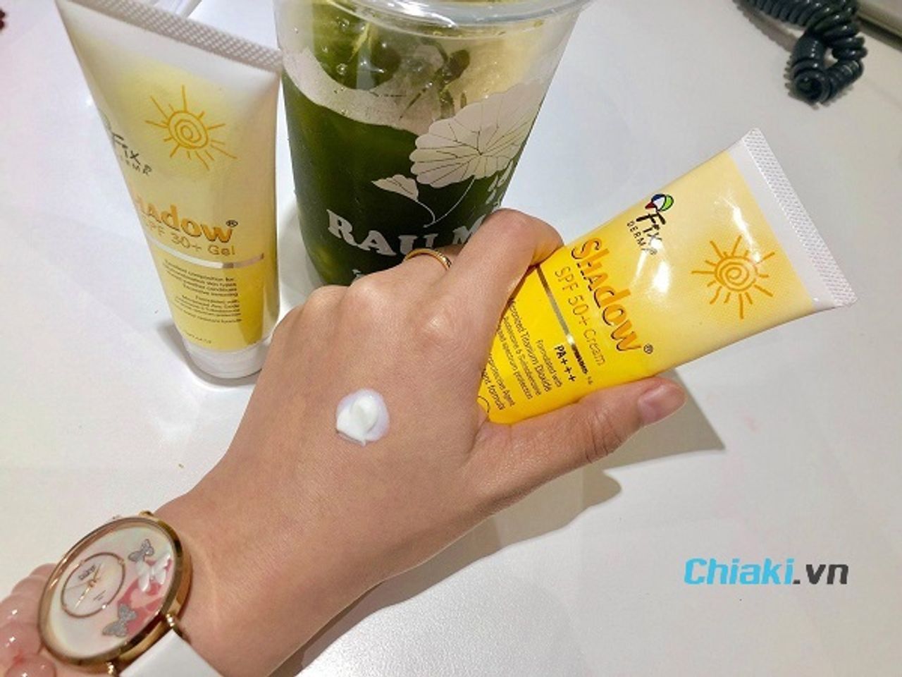 Kết cấu kem chống nắng Fixderma Shadow