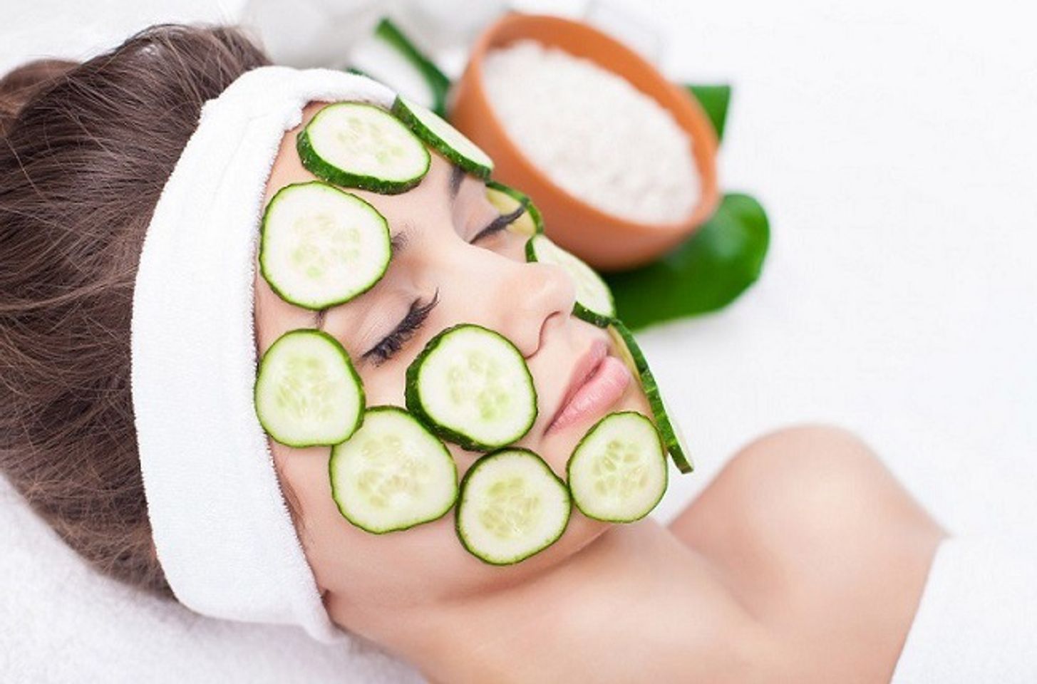 Mặt nạ dưa leo trị mụn c&aacute;m