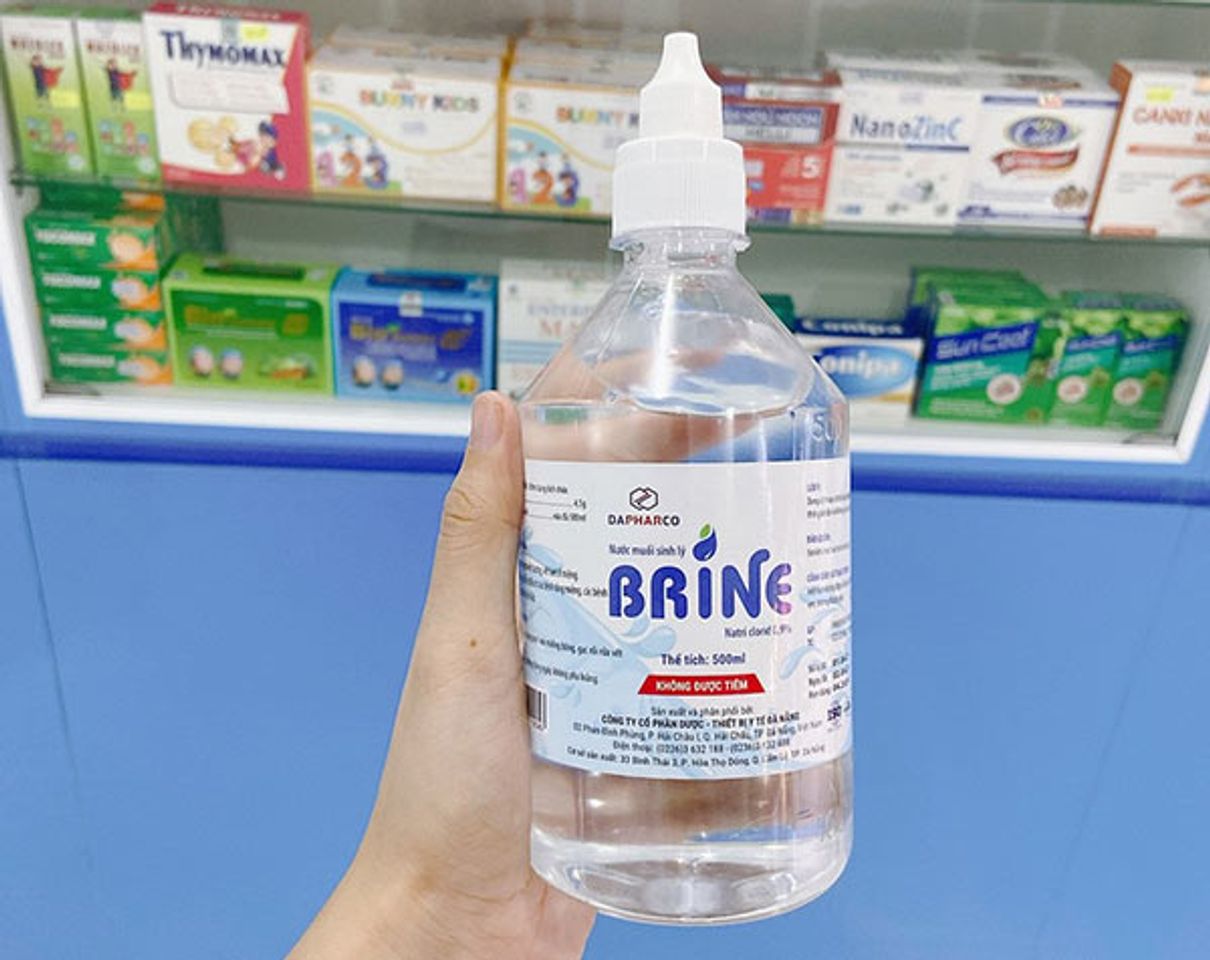 c&aacute;ch tẩy trang khi kh&ocirc;ng c&oacute; nước tẩy trang bằng nước mu&ocirc;i sinh l&yacute;
