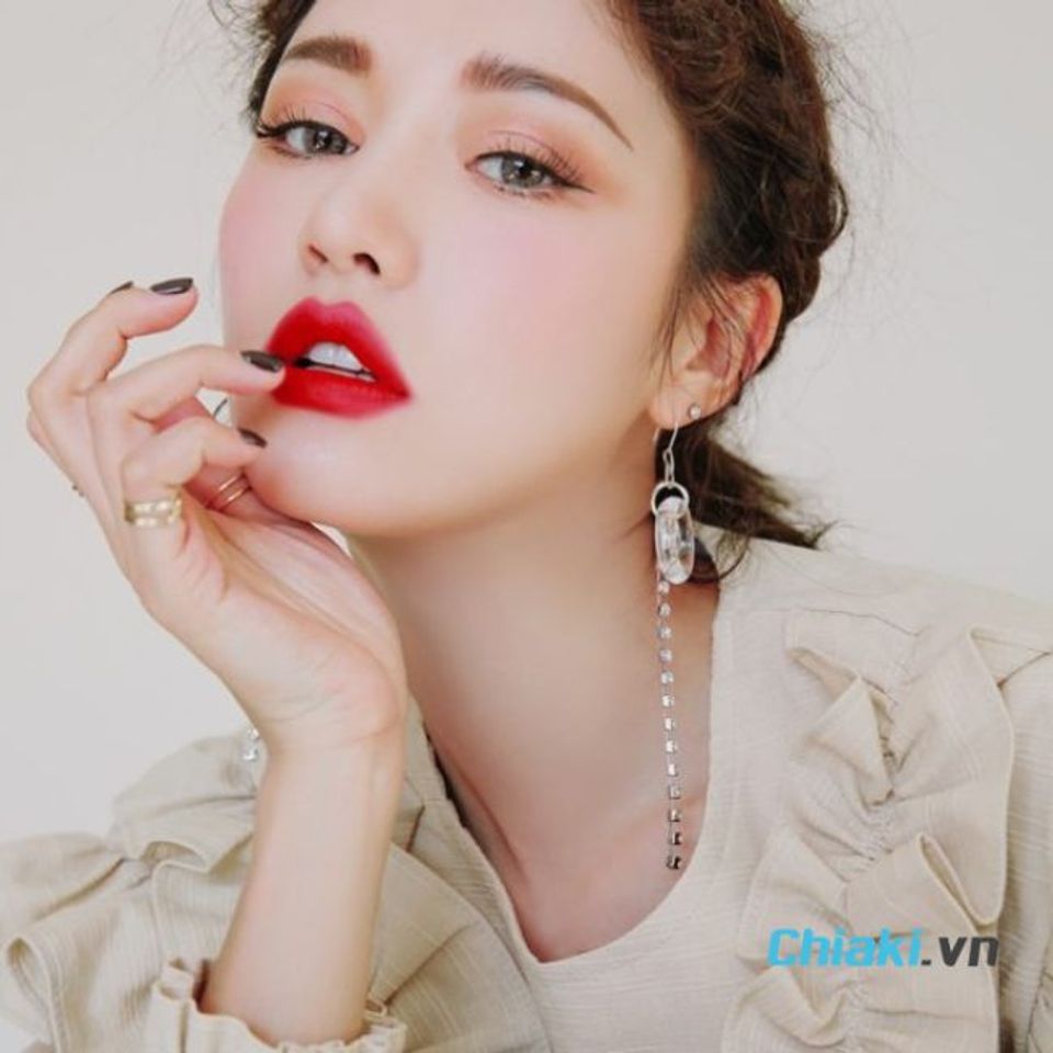 Son đỏ lạnh l&agrave; m&agrave;u g&igrave;