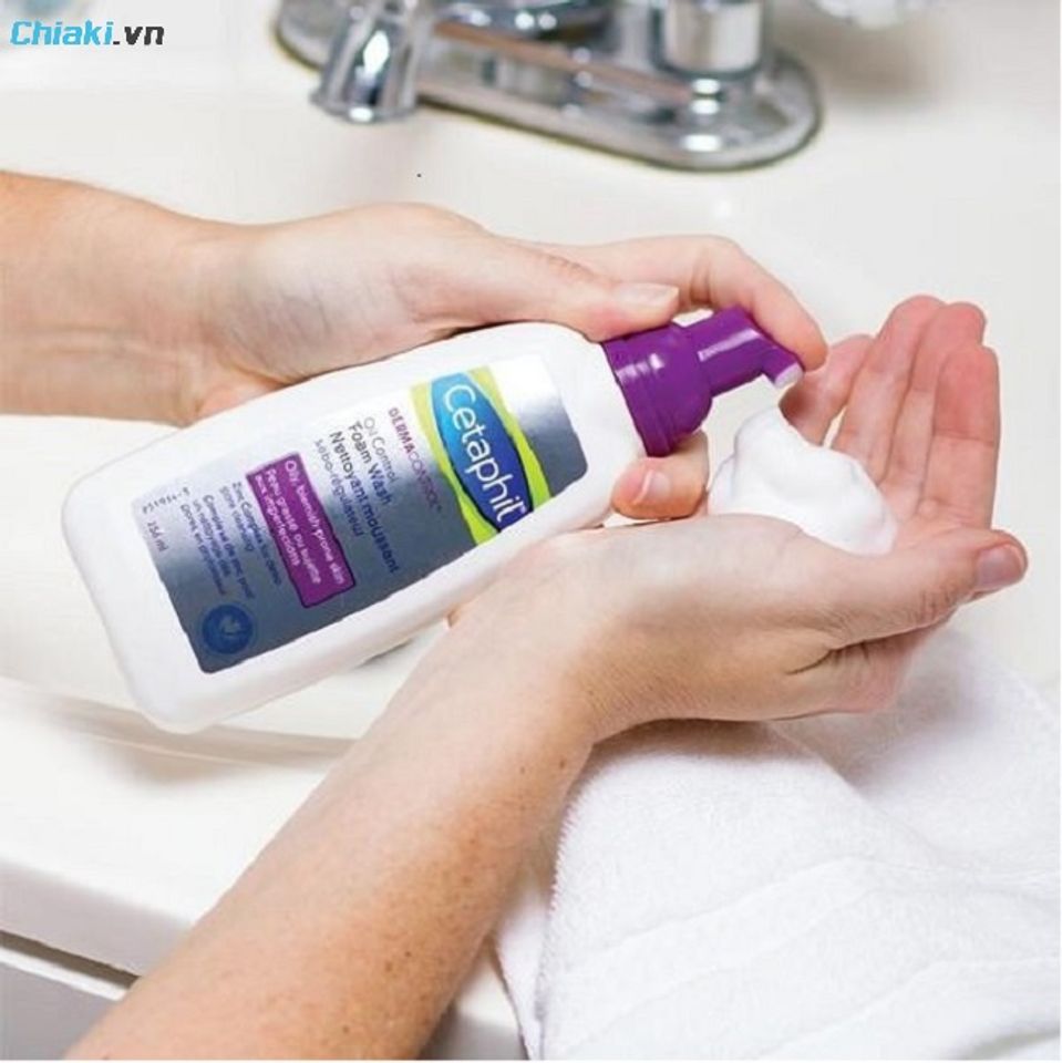Sữa rửa mặt d&agrave;nh cho da nhạy cảm Cetaphil Dermacontrol Foam Wash