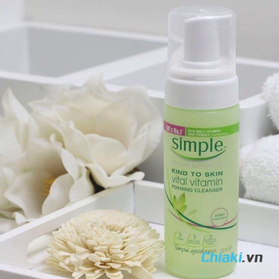 Sữa rửa mặt Simple Vital Vitamin Foaming Cleanser