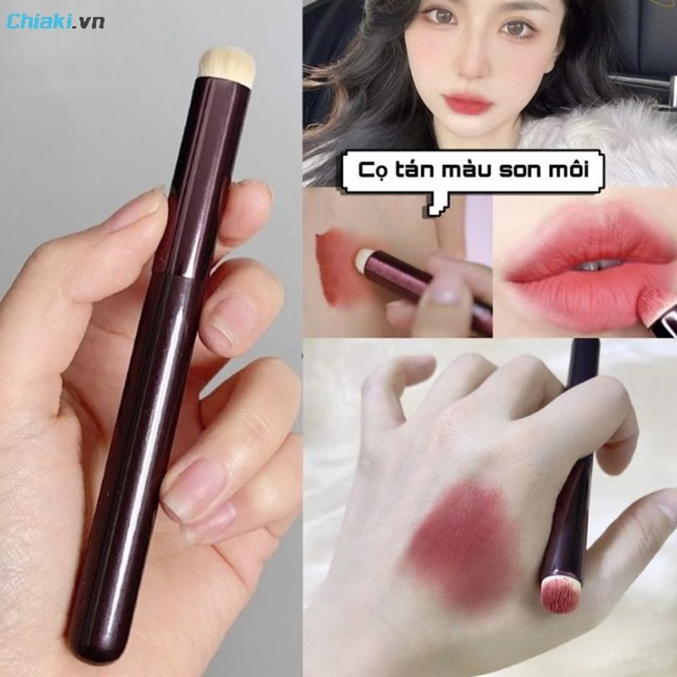 Sử dụng cọ t&aacute;n son để son l&igrave;, kh&ocirc;ng lem, kh&ocirc;ng kh&ocirc; m&ocirc;i