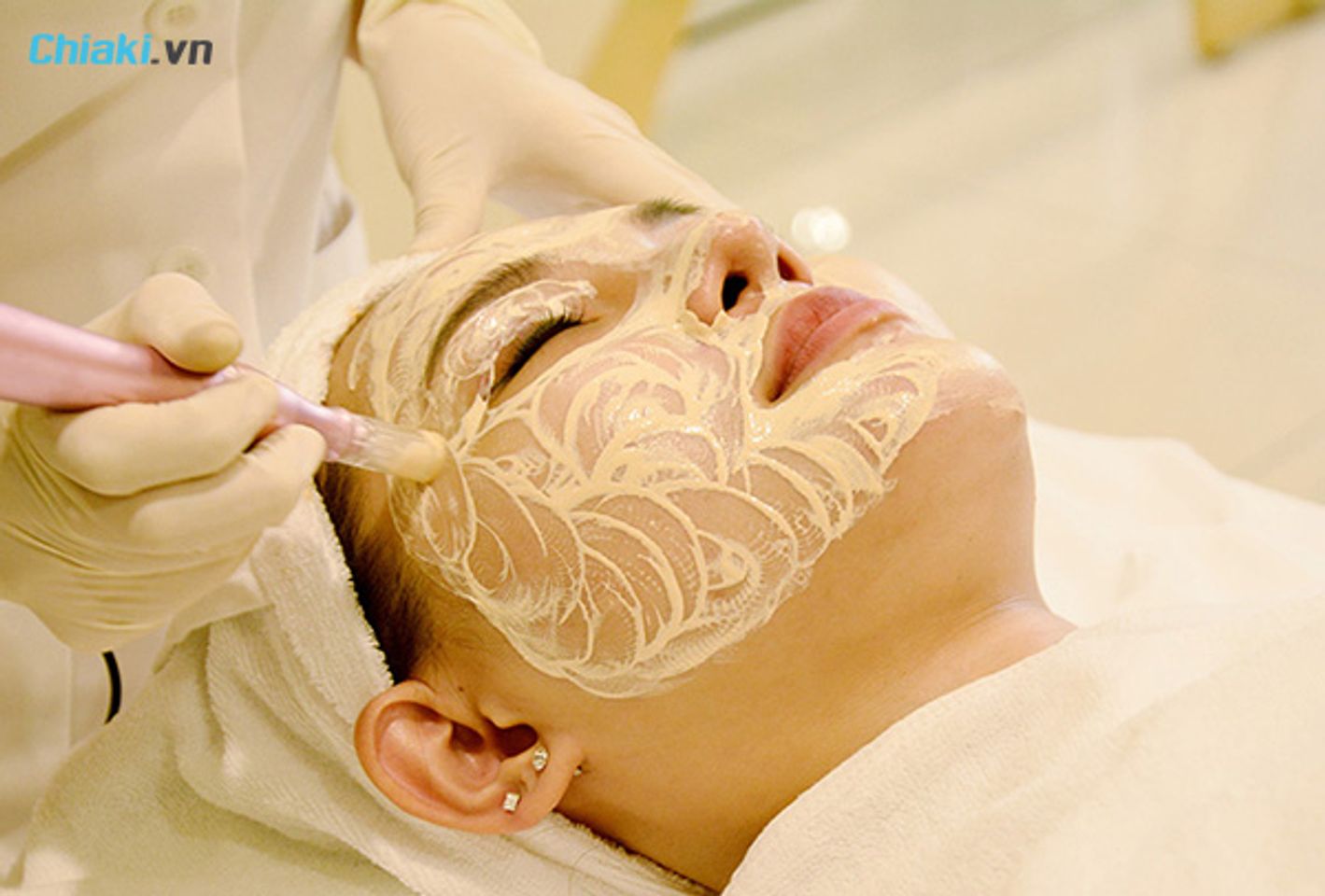 phương ph&aacute;p cấy trắng da mặt