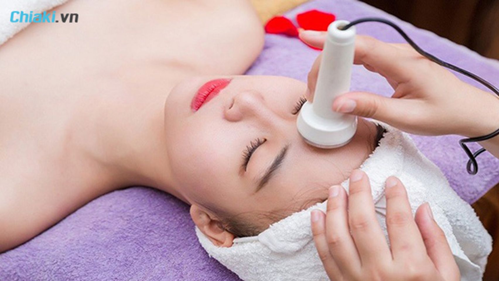 ngo&agrave;i phương ph&aacute;p cấy trắng cho da mặt c&ograve;n c&oacute; phương ph&aacute;p điện di vitamin c