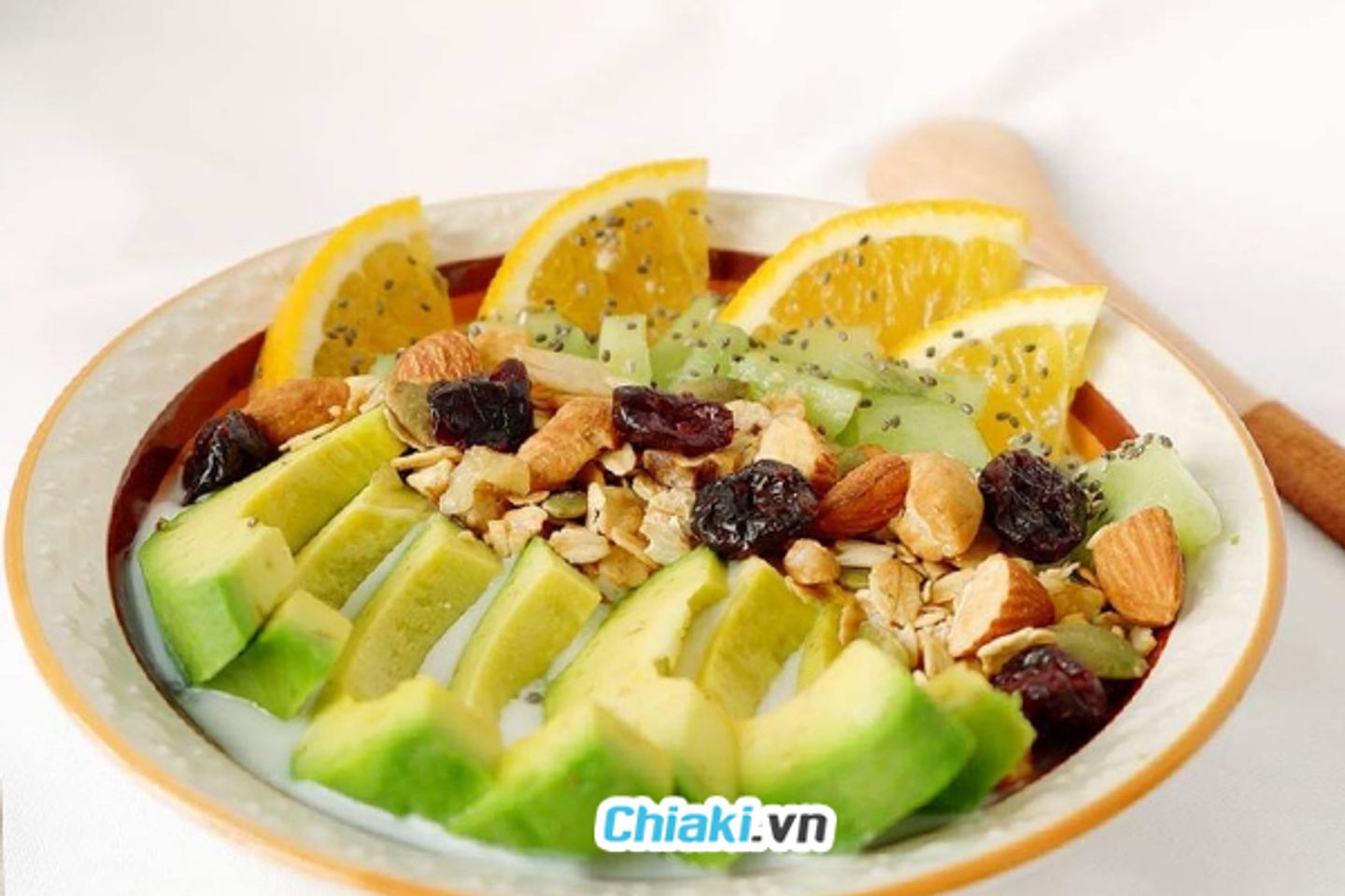 Bơ sữa chua hy lạp v&agrave; ngũ cốc nguy&ecirc;n hạt