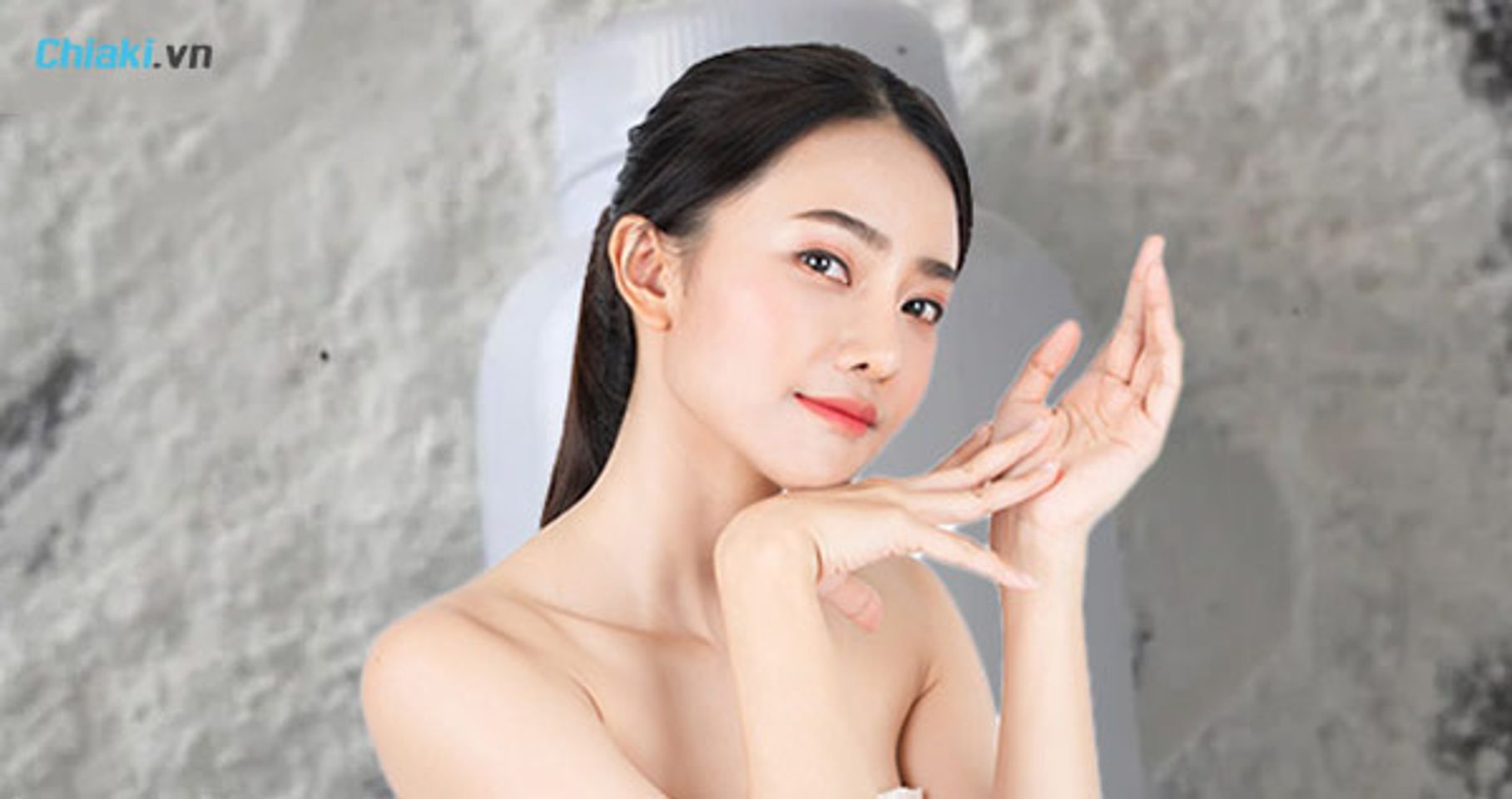 c&aacute;ch l&agrave;m trắng da to&agrave;n th&acirc;n bằng phấn r&ocirc;m rất hiệu quả