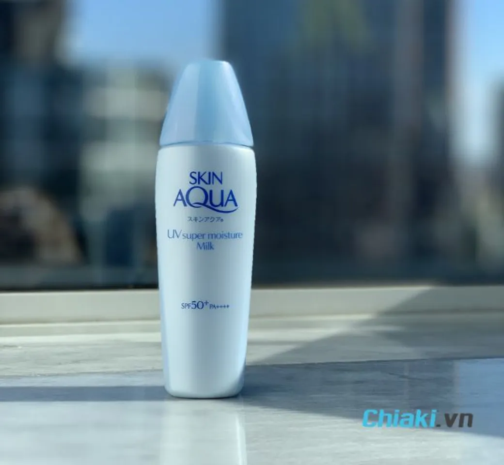 kem kháng nắng và nóng Skin Aqua UV Super Moisture Milk