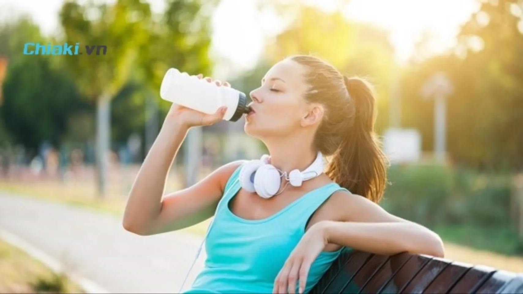 Uống đầy đủ nước thường ngày và luyện thể thao đều đặn