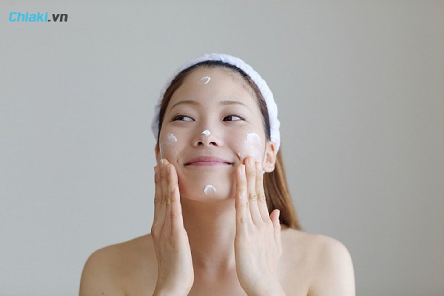 hướng dẫn sử dụng kem ủ trắng da mặt
