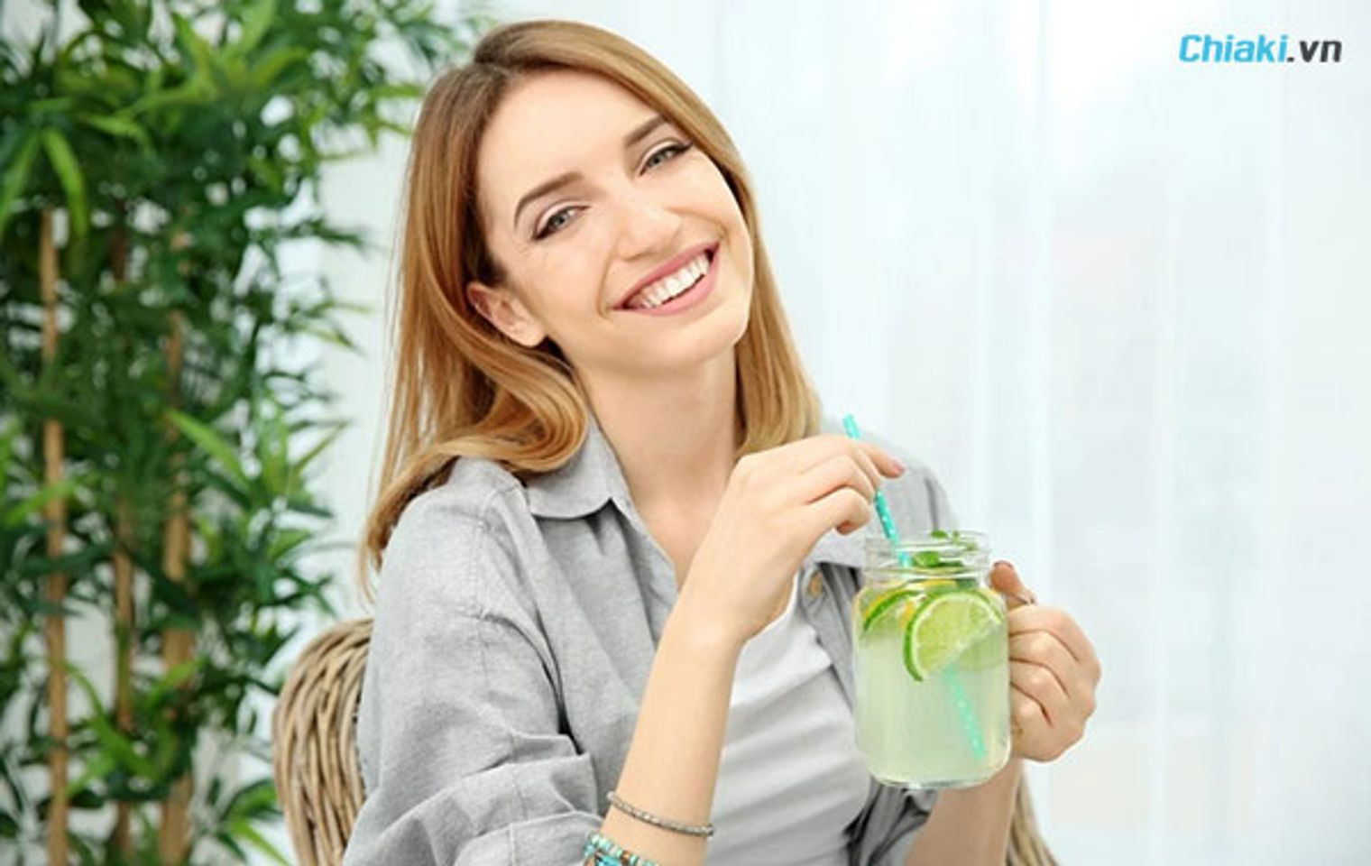 uống nước chanh vừa gi&uacute;p giảm c&acirc;n vừa tăng cường sức để kh&aacute;ng
