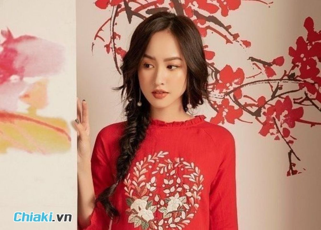 Kiểu t&oacute;c mặc &aacute;o d&agrave;i truyền thống tết đu&ocirc;i sam