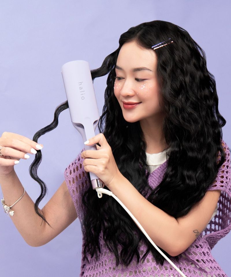 L&agrave;m t&oacute;c xoăn lơi bằng l&ocirc; cuốn t&oacute;c