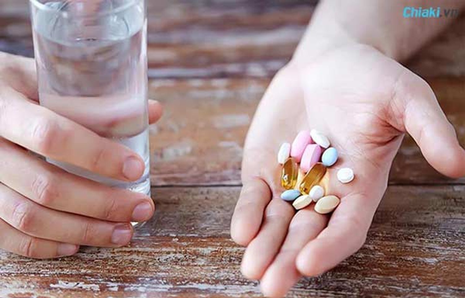 vi&ecirc;n uống trị mụn nội tiết hiện đang rất được ưa chuộng