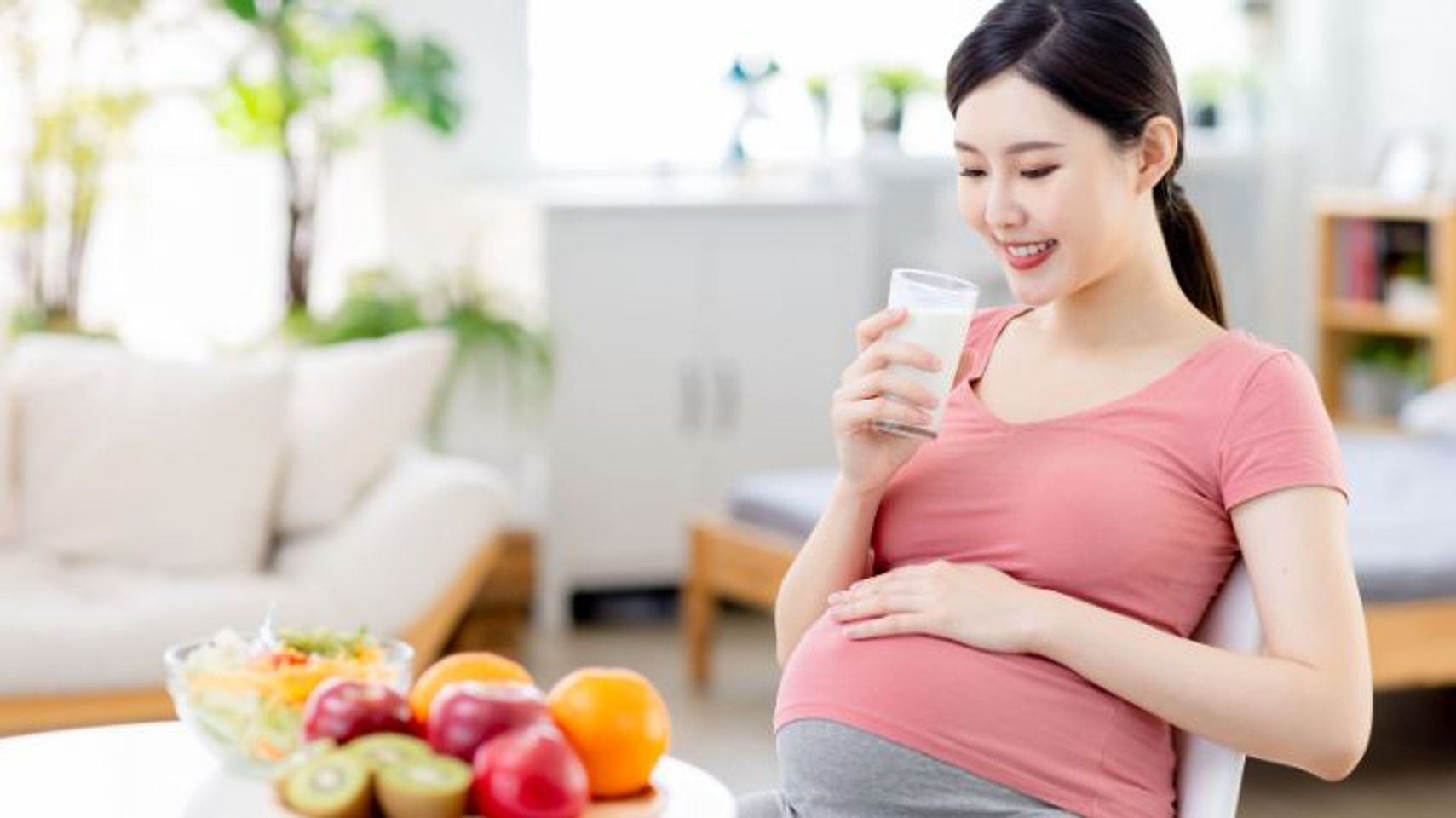 Mẹ bầu nên uống sữa bầu ngay từ khi biết mình có thai