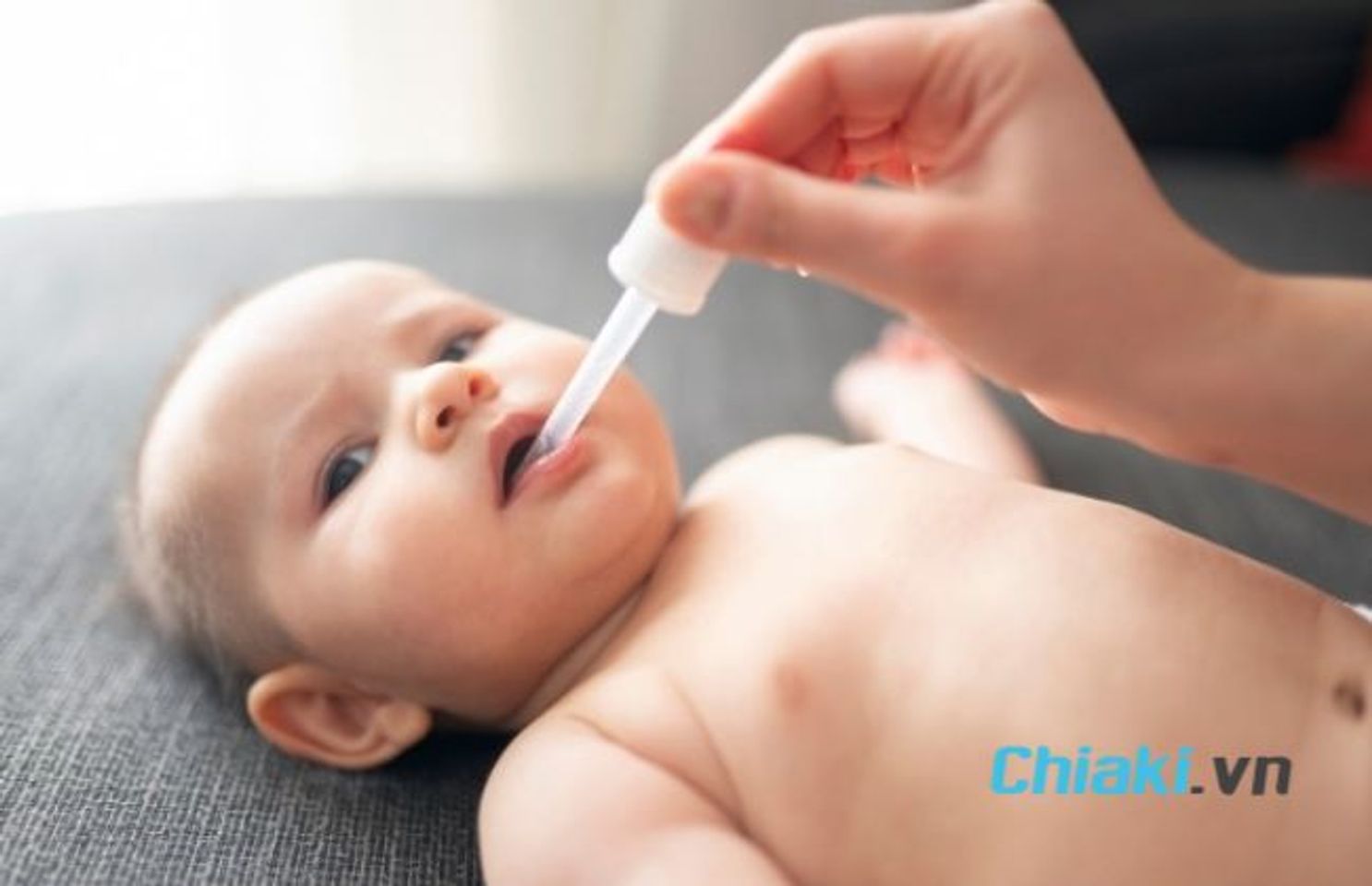 C&aacute;ch uống DHA cho trẻ sơ sinh từ 0-6 th&aacute;ng tuổi