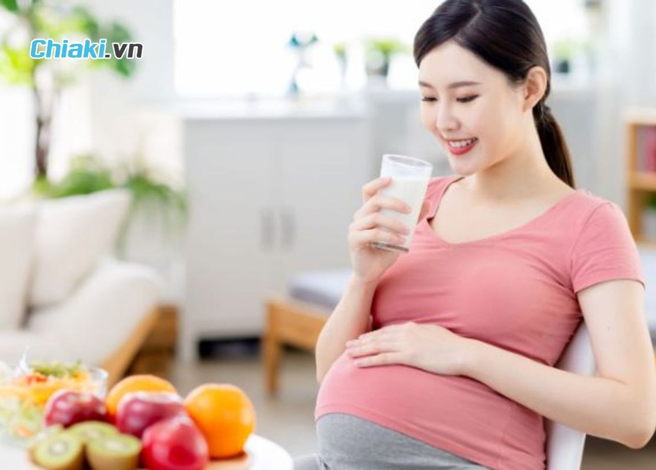 C&oacute; n&ecirc;n uống sữa bầu trong 3 th&aacute;ng đầu?