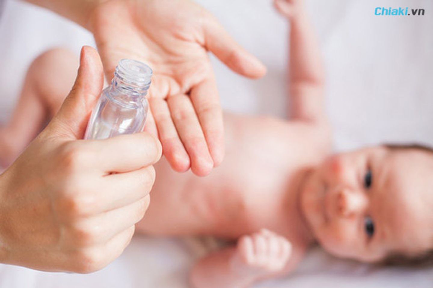 dầu massage cho b&eacute; c&oacute; rất nhiều lợi &iacute;ch