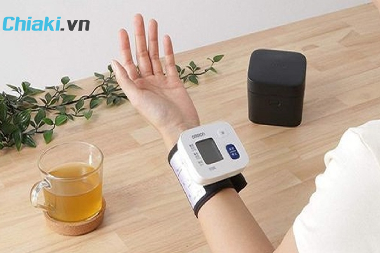 M&aacute;y đo huyết &aacute;p tự động cổ tay Omron HEM-6161