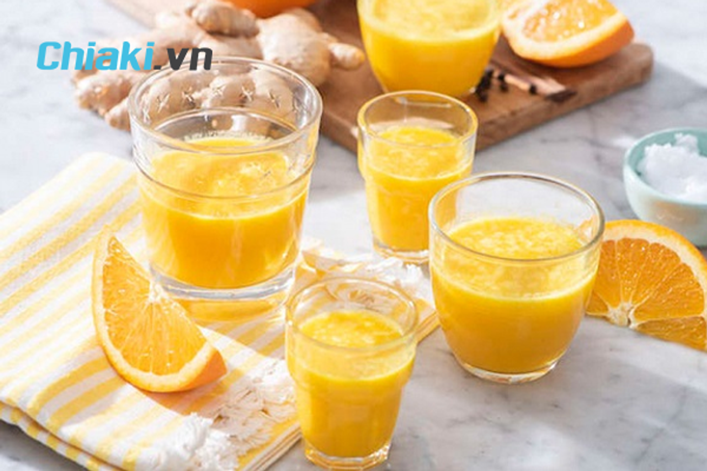 Nước cam v&agrave; gừng l&agrave;m m&aacute;t gan
