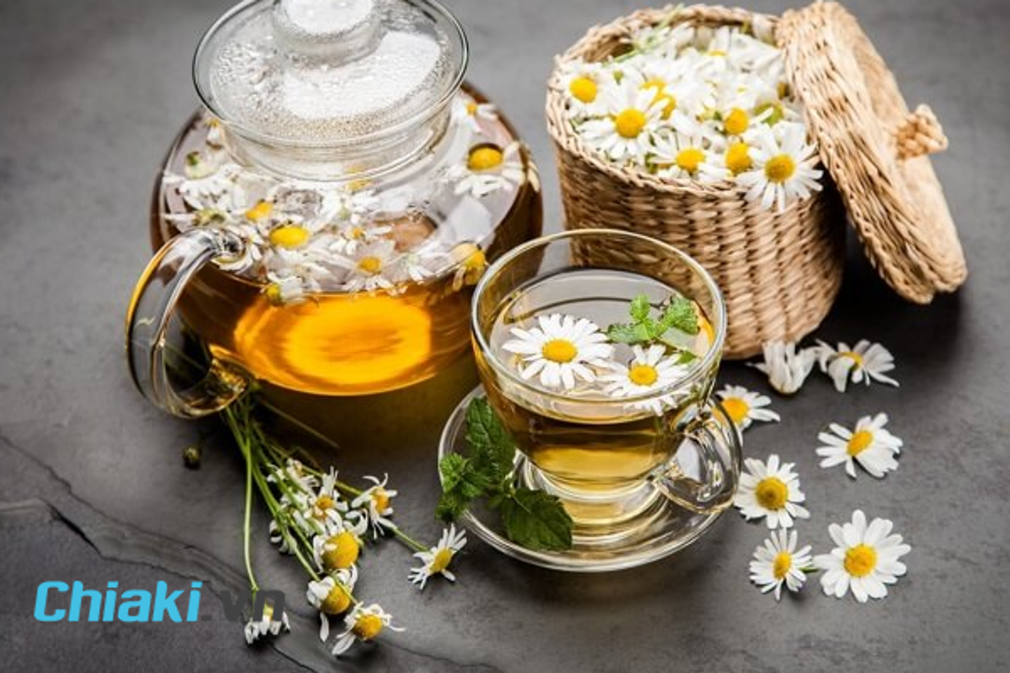 Tr&agrave; hoa c&uacute;c m&aacute;t gan hết mụn