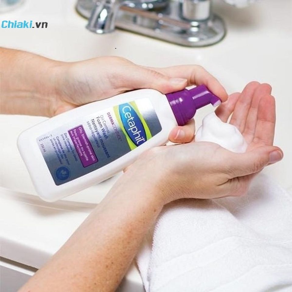 Sữa rửa mặt kiểm so&aacute;t dầu Cetaphil DermaControl Oil