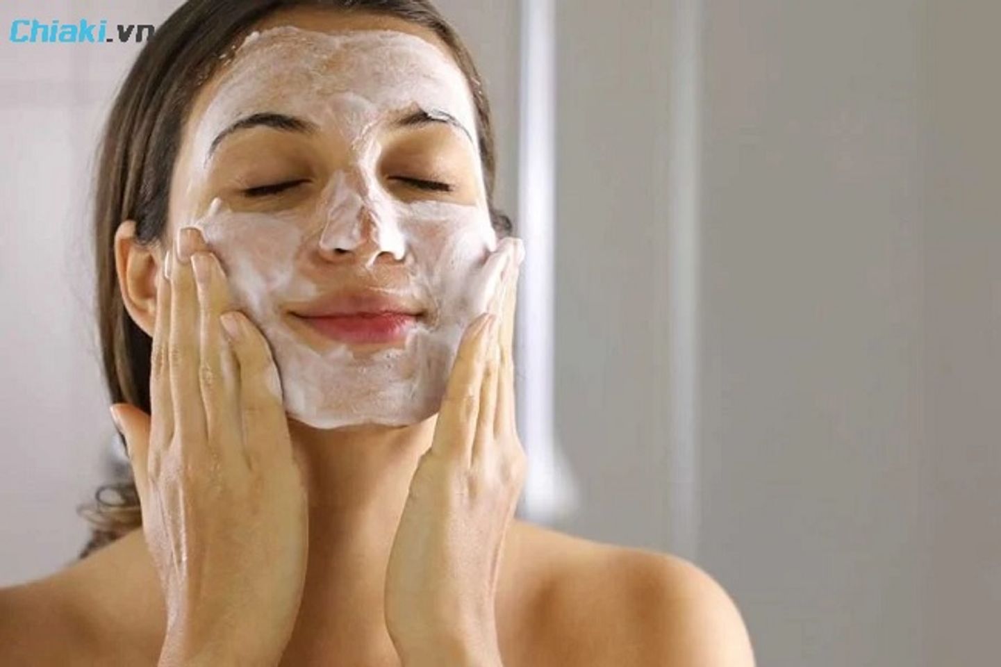 Sữa rửa mặt vitamin E cấp ẩm cho da kh&ocirc;