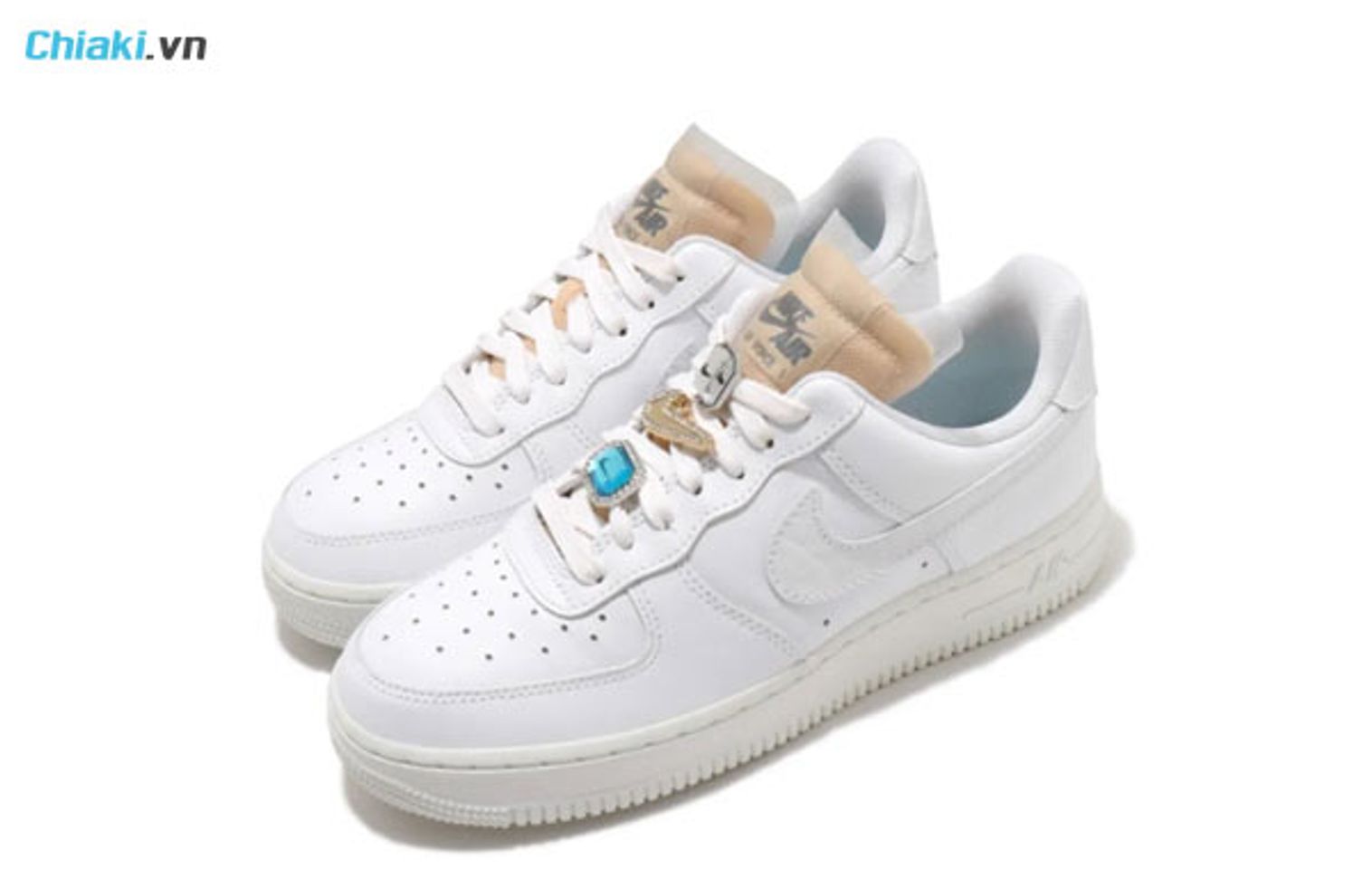 trong c&aacute;c mẫu gi&agrave;y Nike phải kể đến Air Force 1 Low 07 LX Bling Bling CZ8101-100