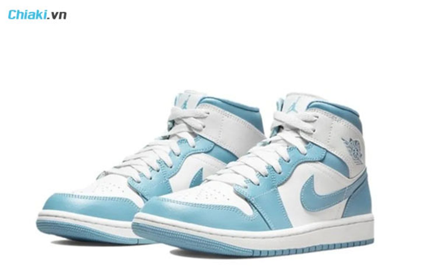 trong c&aacute;c mẫu gi&agrave;y Nike phải kể đến Air Jordan 1 Mid University Blue BQ6472-141