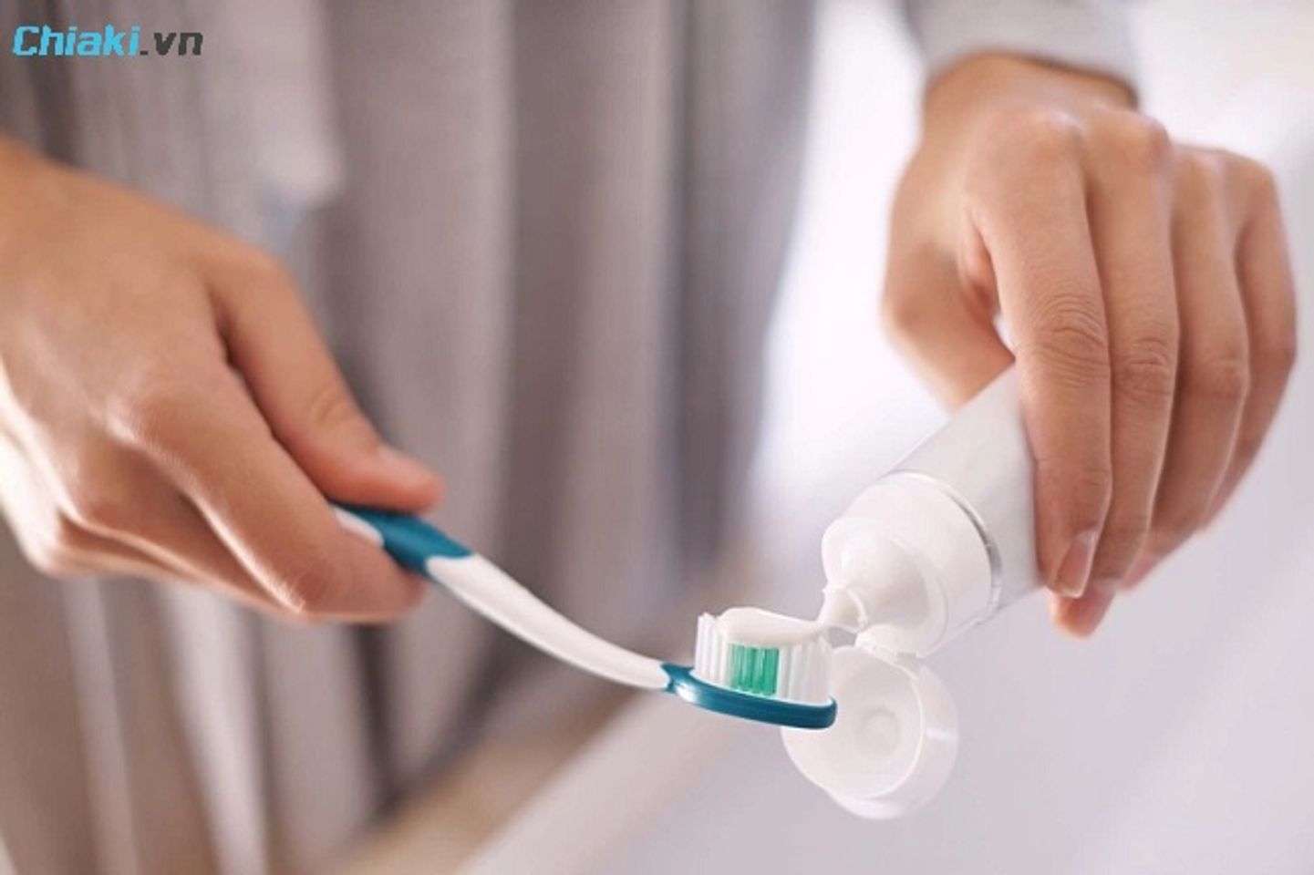 Một số lưu &yacute; khi d&ugrave;ng kem đ&aacute;nh răng c&oacute; Flour cho người lớn
