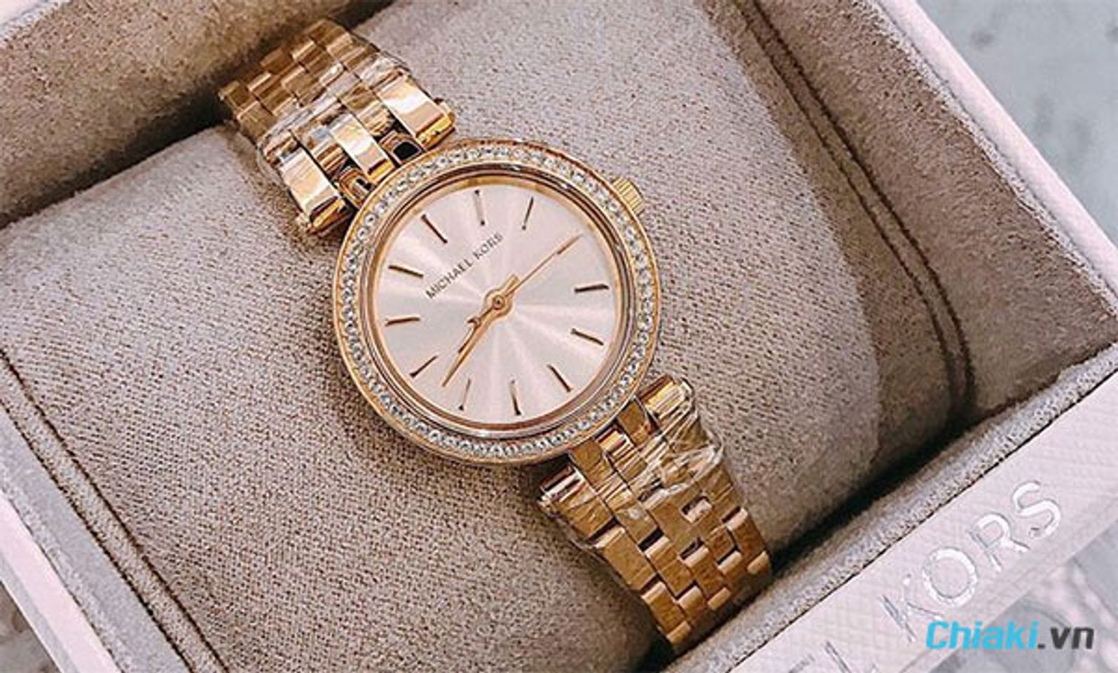 c&aacute;c h&atilde;ng đồng hồ nổi tiếng phải kể đến Michael Kors
