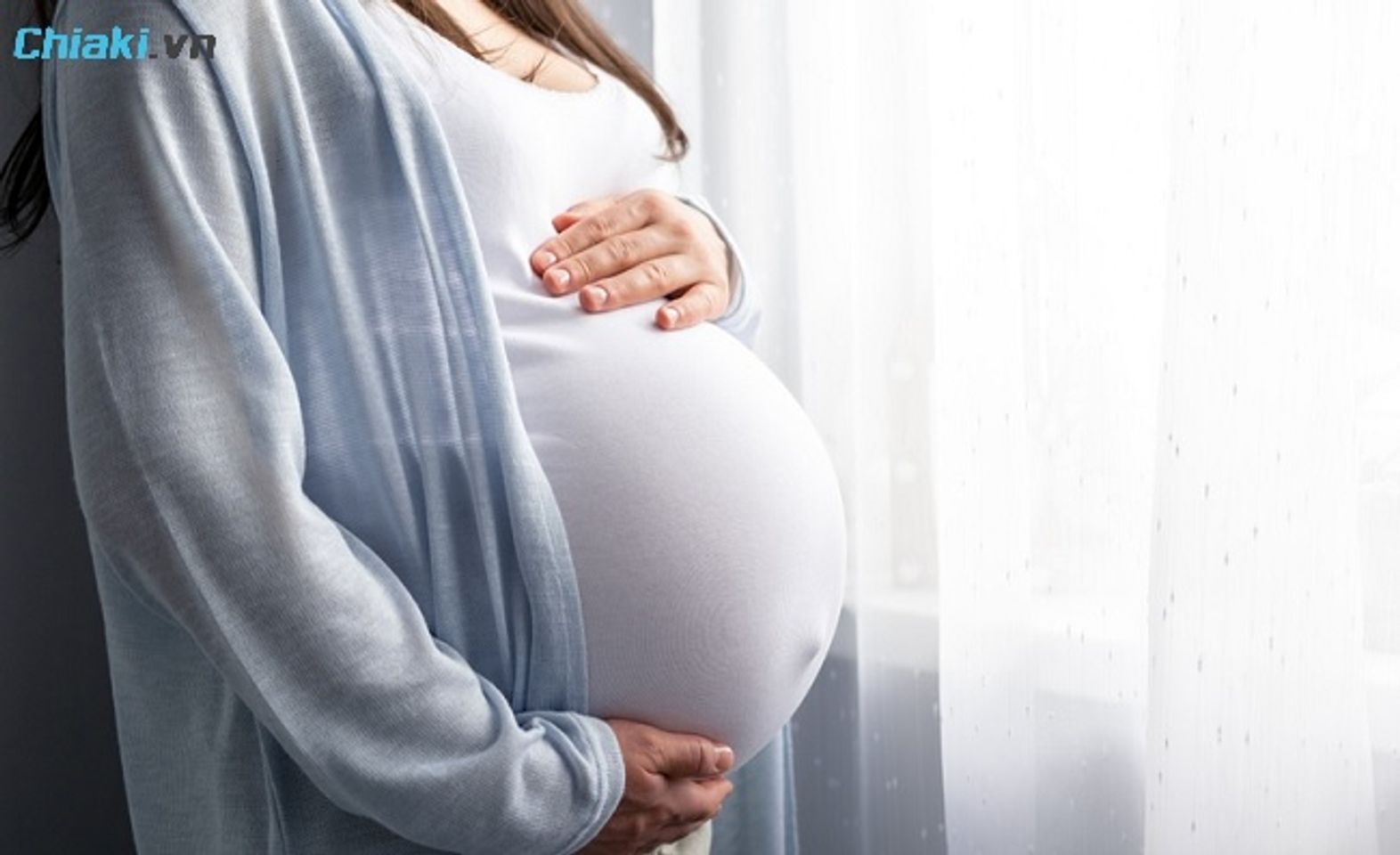 B&agrave; bầu c&oacute; thể d&ugrave;ng nước hoa nhưng kh&ocirc;ng thường xuy&ecirc;n v&agrave; lựa chọn sản phẩm l&agrave;nh t&iacute;nh